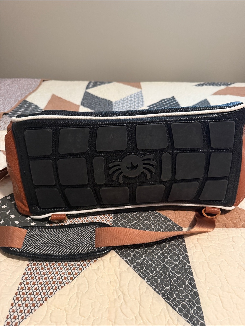 Itzy Ritzy Triple Threat Brown Coffee and Cream Diaper Baby Bag Messenger Tote - Picture 5 of 12